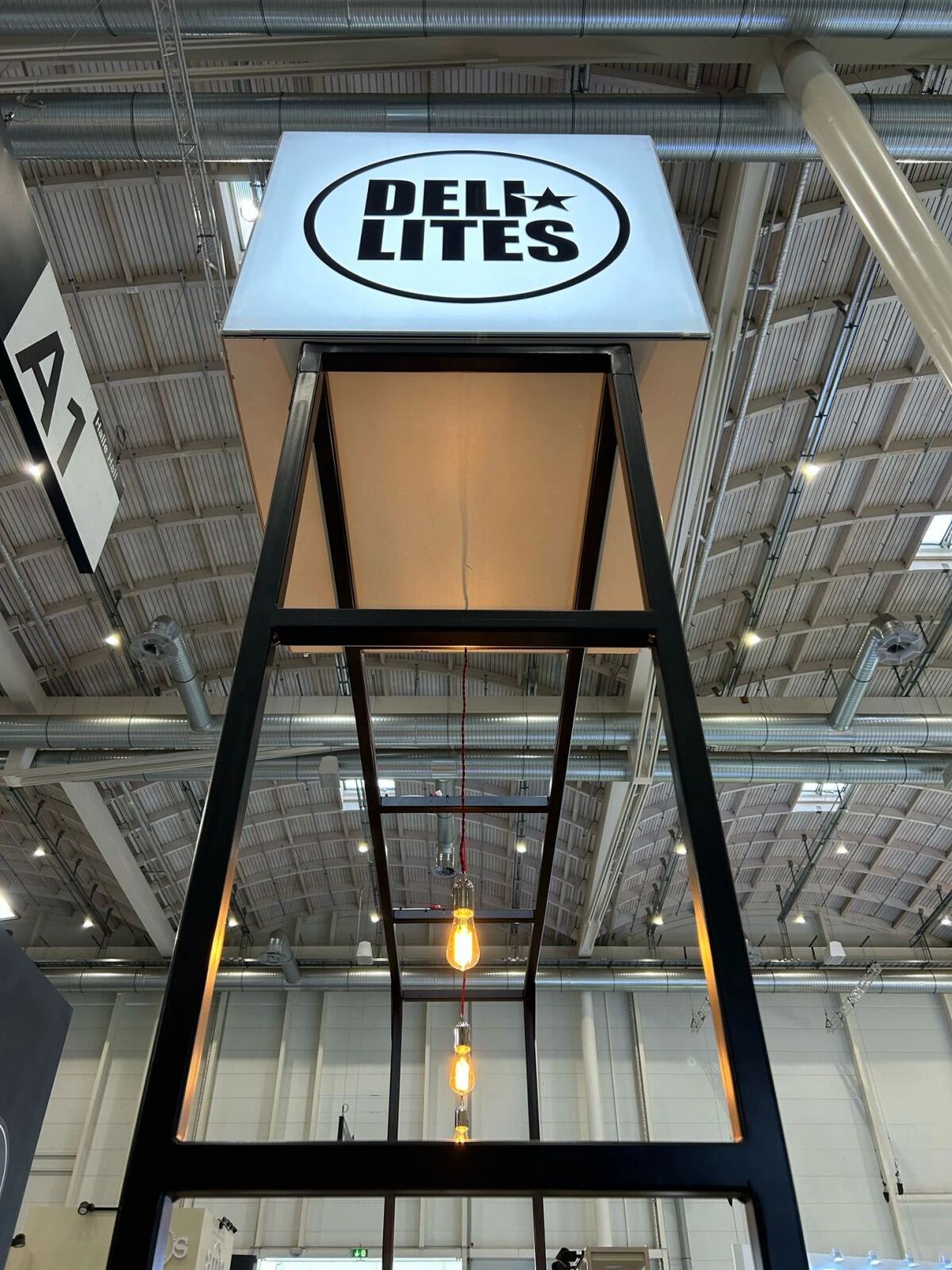 DELI LITES illuminated sign tower